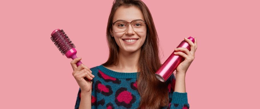 Arykuł banner - Najlepsze kosmetyki do stylizacji włos&oacute;w kręconych, prostych oraz do utrwalania i stylizacji męskich fryzur. Sprawdź, kt&oacute;re profesjonalne produkty do stylizacji włos&oacute;w wybrać oraz jak stylizować fryzurę!