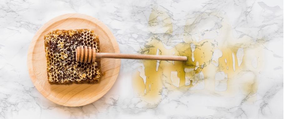 Arykuł banner - Propolis &ndash; właściwości i zastosowanie. Jak działa propolis, nazywany r&oacute;wnież kitem pszczelim?