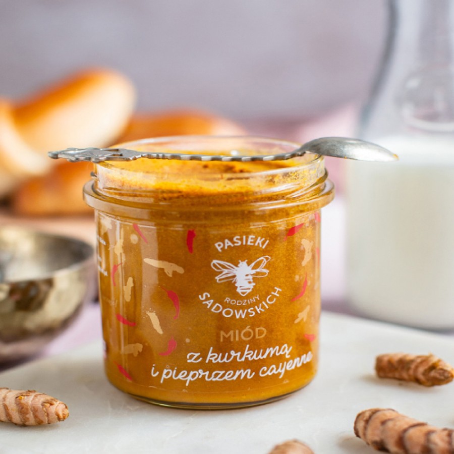 Miniaturka artykułu - #0 PASIEKI RODZINY SADOWSKICH Mi&oacute;d z kurkumą i pieprzem cayenne, 430g
