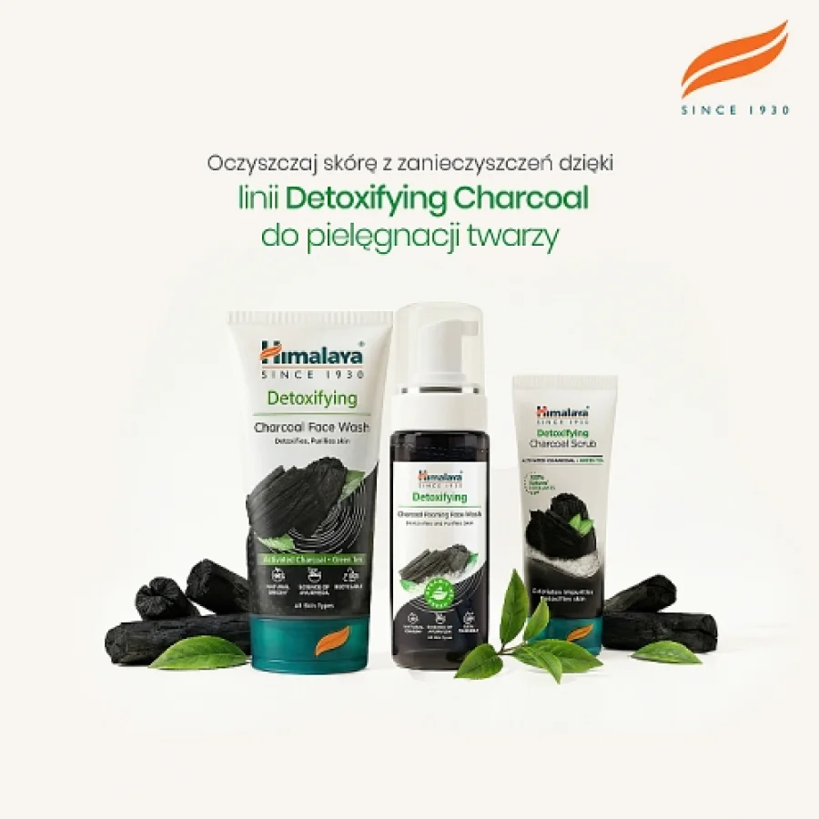 #4 – HIMALAYA Detoksykująca Pianka do mycia twarzy z Aktywnym Węglem, 150ml