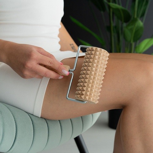Zdjęcie produktu - 2 Akito Duży drewniany masażer z rączką roller antycellulitowy, 1szt.