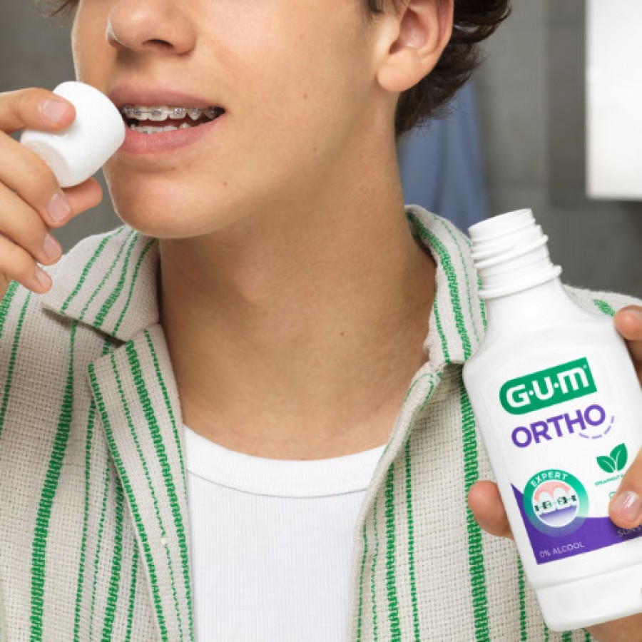Miniaturka artykułu - #1 Sunstar GUM Ortho Płyn do płukania jamy ustnej dla os&oacute;b z aparatem ortodontycznym, 300 ml