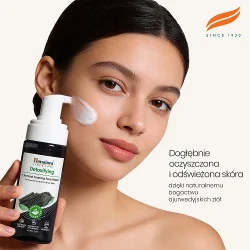 #3 – HIMALAYA Detoksykująca Pianka do mycia twarzy z Aktywnym Węglem, 150ml