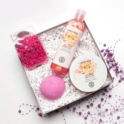 Miniaturka artykułu - ORGANIQUE Zestaw Kr&oacute;lowa śniegu: s&oacute;l do kąpieli, 200g + kula do kąpieli, 170g + żel pod prysznic, 250ml + masło do ciała, 200ml